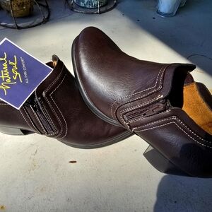 New in box size 7.5 wide Natural Soul booties